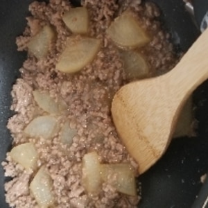 丸ごとダイコンと挽肉のとろーり煮物